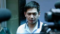 Saat disinggung soal kabar rumah tangganya ia mengatakan bahwa tak ada masalah dalam rumah tangganya itu. Pool/Noel/detikFoto.