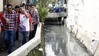Kawasan ini biasanya langganan terendam banjir bila musim hujan tiba. Kini, aliran sungai tersebut sudah dikeruk dan bebas sampah.