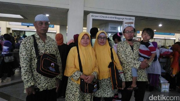 2 Jemaah Umrah yang Ditahan Akibat Candaan Bawa Bom Belum Pulang