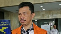 Ki Petruk merupakan perantara dalam kasus dugaan suap antara Kepala Bidang Pemasaran pada Dinas Pariwisata dan Kebudayaan Kabupaten Kebumen Sigit Widodo dan Ketua Komisi A DPRD Kebumen Fraksi PDIP Yudhy Tri Hartanto.