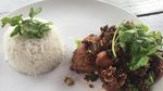 Di Sini Ada Ayam Goreng Bumbu Rempah dan Pad Thai yang Sedap