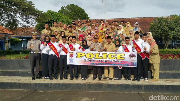 Police Goes to School di SMA 1 Cianjur
