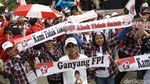 Perang Spanduk Massa Pro vs Kontra Ahok