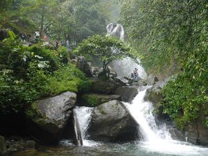 Wisata ke Curug Ciherang yang Cantik di Bogor, Ini Tipsnya!