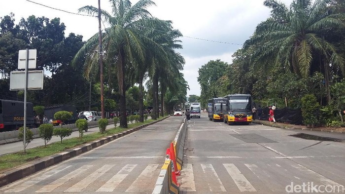 Massa Pro-Kontra Ahok Bubar, Jl Depan Kementan Kembali Dibuka