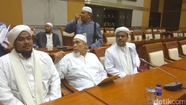 Habib Rizieq datang ke Komisi III DPR / 