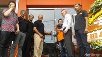 President Director PT Penta Jaya Laju Motor, selaku Agen Pemegang Merek KTM Indonesia mengatakan, Serpong dipilih karena memiliki pasar yang potensial.