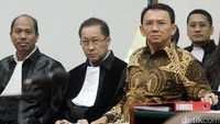 Ahok didampingi kuasa hukumnya menjalani sidang keenam kasus dugaan penistaan agama dengan agenda mendengarkan keterangan saksi. Pool/Resa Esnir/detikcom.