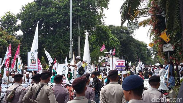Aksi Massa Pro-Kontra Pengawal Sidang Ahok: Joget hingga Orasi