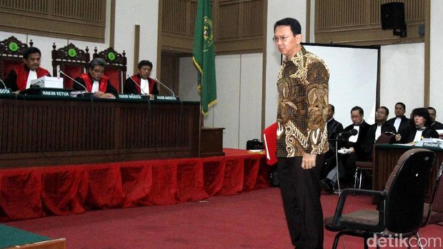 Ahok saat sidang / 