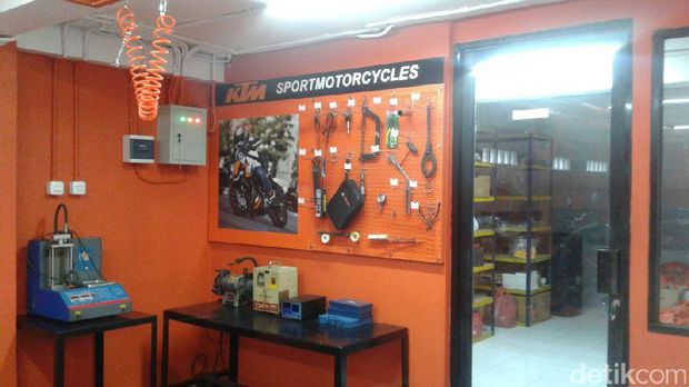 KTM Resmikan Diler Anyar di Serpong