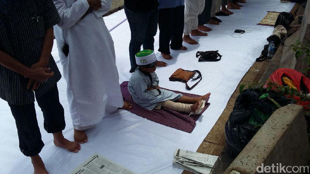 Bocah yang Kakinya Patah Kembali Ikut Aksi FPI di Sidang Ahok