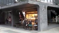 Tak heran bila rata-rata pengunjung di sini adalah anak muda kekinian Taiwan. Bekas pabrik wine ini pun jadi tempat nongkrongnya muda-mudi hipster Taiwan (Wahyu/detikTravel)