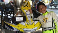 Setelah leading di kualifikasi, Heat, Prefinal akhirnya andalan tim Gandasari itu menuntaskan di babak final dengan menjadi yang terbaik. Pelajar kelas 2 SD Bakti Mulia, Jakarta Selatan ini, menjadi juara pertama kelas Micro Max dengan heroik. Pool/dok Gandasari.