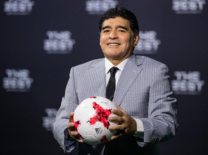 ZURICH, SWITZERLAND - JANUARY 09: Diego Maradona arrives for The Best FIFA Football Awards 2016 on January 9, 2017 in Zurich, Switzerland. (Photo by Philipp Schmidli/Getty Images)