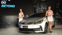 Bukan hanya satu produk saja nih Otolovers, di hari yang sama dengan peluncuran Innova Venturer Toyota juga sekaligus memboyong sedan legendarisnya Corolla Altis. Foto: Toyota Astra Motor
