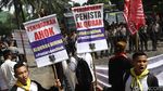 Perang Spanduk Massa Pro vs Kontra Ahok
