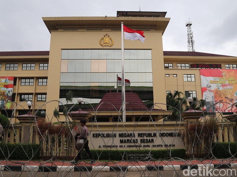 Kapolres Kampar Dicopot Gegara Tak Perhatikan Arahan Kapolri Saat Apel Kapolres Kampar Dicopot Gegara Tak Perhatikan Arahan Kapolri Saat Apel