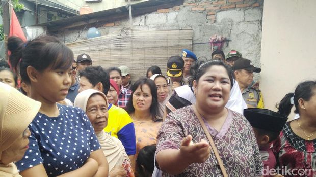 Blusukan ke Karet, Djarot Disambut Hajatan dan Spanduk Penolakan