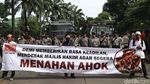 Perang Spanduk Massa Pro vs Kontra Ahok