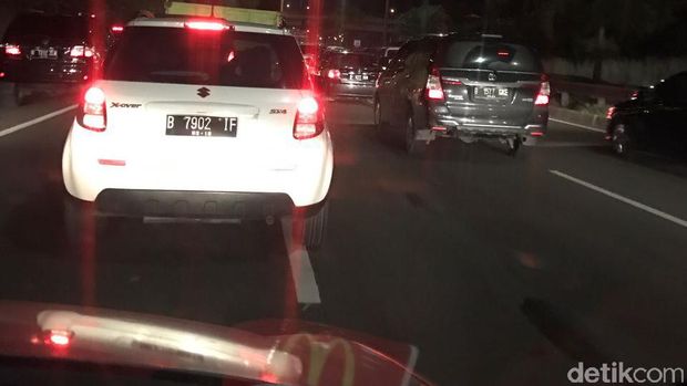 Macet di Tol Pondok Pinang-TMII arah Pondok Indah