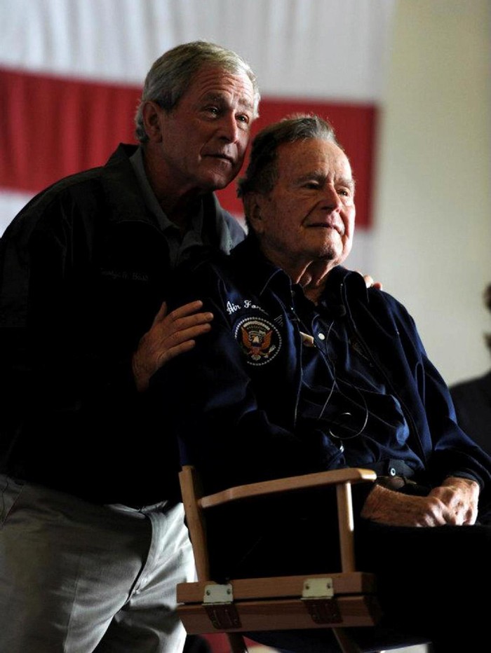 Mantan Presiden AS George HW Bush Dilarikan ke Rumah Sakit