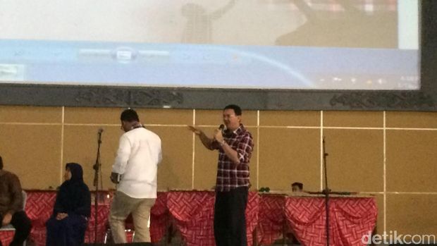 Ahok hadiri bedah buku 'Kenapa Harus Percaya Ahok'
