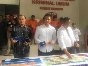 Komplotan Ini Tipu Wanita yang Berduka Lewat Obituari