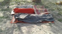 Beberapa korban tewas ditutupi dengan selimut. REUTERS/Medecins Sans Frontieres (MSF).