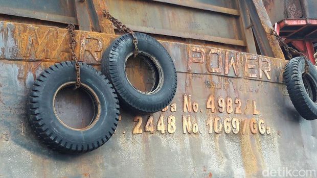 Kapal Tongkang yang Kandas di Kepulauan Seribu sudah Dievakuasi