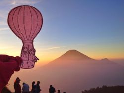 @doodledeux: Petualangan Romantis Si Abang dan Neng yang Mendunia