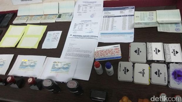 Petugas Imigrasi Tangkap WN India Pemalsu Visa