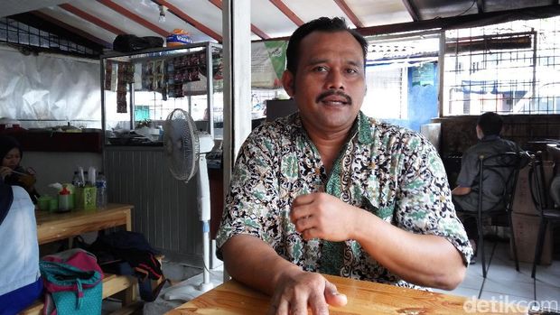 pemilik Rumah Makan khas Makassar Amir Armas