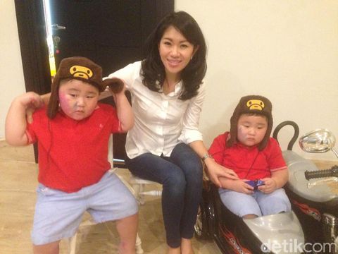 Gemasnya Melihat Tingkah Lucu si Kembar Kenneth dan Kenzo