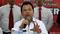 Ronny mengatakan, dari barang bukti yang ditemukan mereka dipersangkakan merupakan sebuah sindikat pemalsuan dokumen visa dan juga dokumen lain untuk bisa mendapat pekerjaan di negara lain.