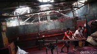 Banjir pesanan, para pekerja mengaku meningkatkan hasil produksi mereka hingga 60 persen.