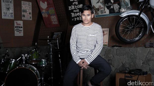 Biasa Stripping, Arifin Putra Mudah Improvisasi dalam Berakting