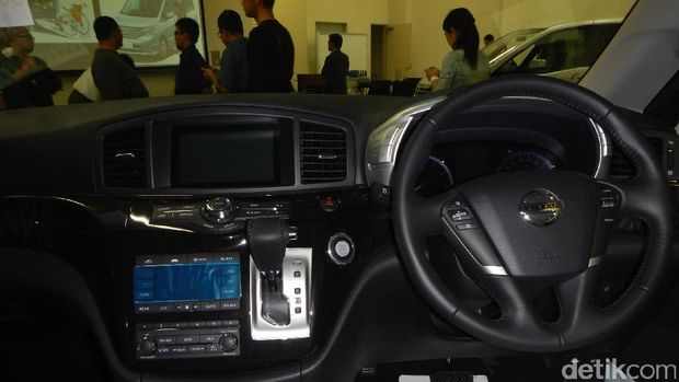 Pasarnya Sedikit, Nissan Pangkas Varian Elgrand Jadi 1 Saja