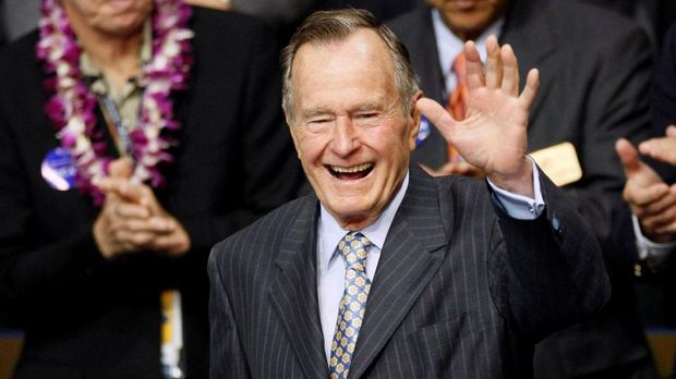 George HW Bush dalam foto tahun 2008