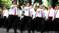 Sebanyak 87 anggota polisi mengikuti upacara penyerahan penghargaan atas keberhasilan dalam mengungkap kasus perampokan sadis di Pulomas.