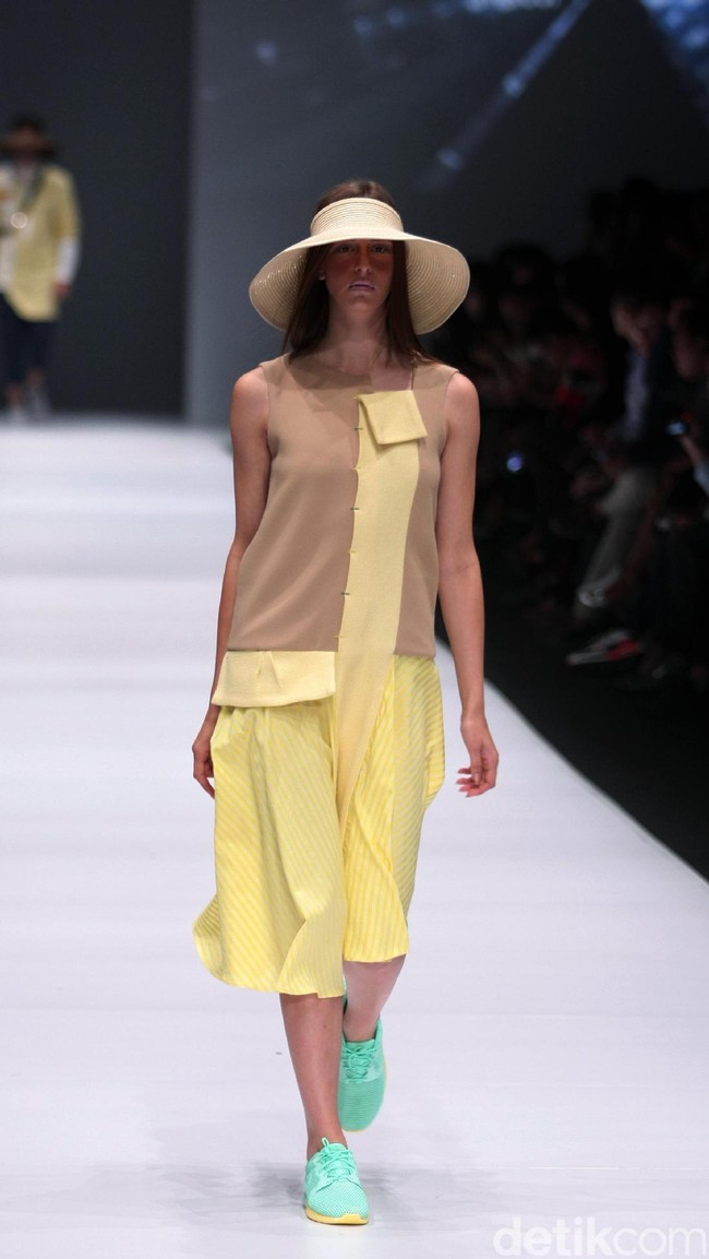 Koleksi Danjyo Hiyoji mengangkat tema The Urbanist di jakarta Fashion Week 2017. Senayan City. Jakarta. [Foto: Mohammad Abduh/Wolipop]