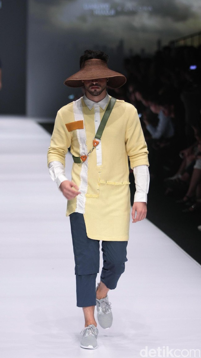 Koleksi Danjyo Hiyoji mengangkat tema The Urbanist di jakarta Fashion Week 2017. Senayan City. Jakarta. [Foto: Mohammad Abduh/Wolipop]