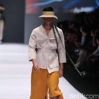 Koleksi Danjyo Hiyoji mengangkat tema The Urbanist di jakarta Fashion Week 2017. Senayan City. Jakarta. [Foto: Mohammad Abduh/Wolipop]