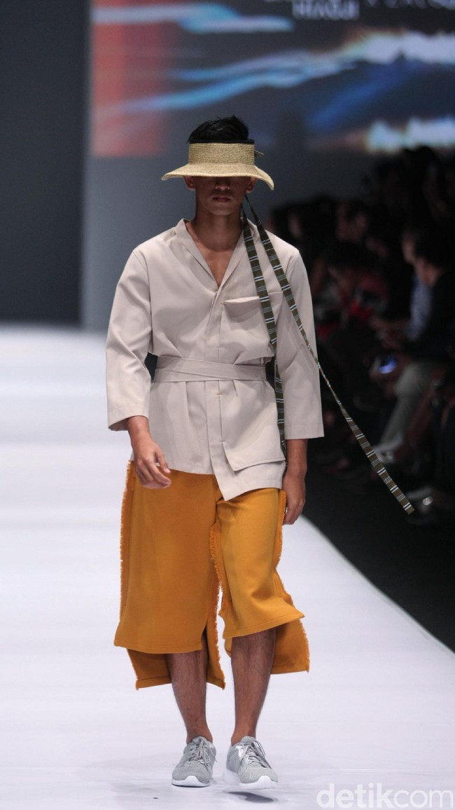 Koleksi Danjyo Hiyoji mengangkat tema The Urbanist di jakarta Fashion Week 2017. Senayan City. Jakarta. [Foto: Mohammad Abduh/Wolipop]