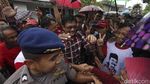Diguyur Hujan, Djarot Sapa Warga Jakbar