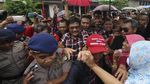 Diguyur Hujan, Djarot Sapa Warga Jakbar