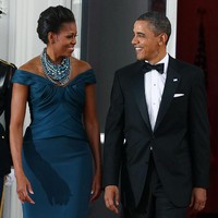 Michelle Obama dan suaminya saat menyambut PM Inggris David Cameron. (Foto: Getty Images)