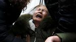 Pencarian Dihentikan, Keluarga Korban MH370 Menangis Histeris