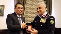 Melalui Wakapolri Komjen Pol Syafruddin, Indonesia resmi menjalin kerjasama dengan Yordania lewat Kepala Public Security Departement (PSD) Kerajaan Jordania Mayor Jenderal Ahmad Sarhan Al Faqih, saat kunjungan kerja di Yordania, Rabu (18/1/2017). Istimewa/Humas Mabes Polri.