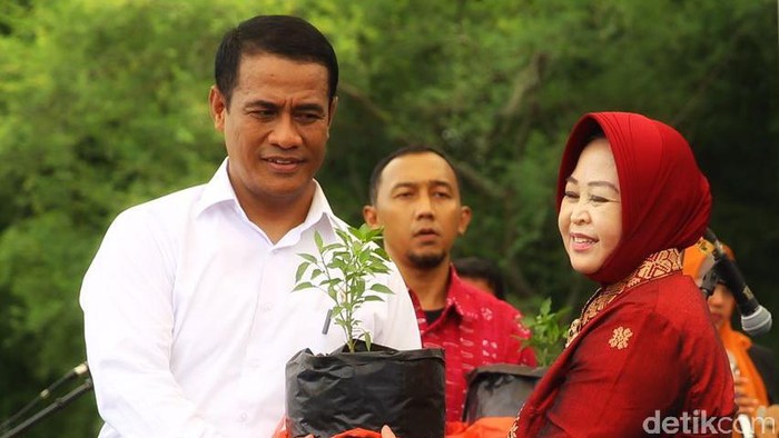 Mentan dan Ketua PKK Kembangkan Pusat Bibit Cabai dan Sayuran